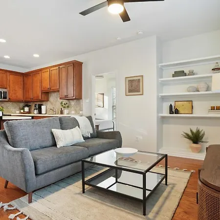 Beautiful King Accommodations, Luxury Linen, And Washer And Dryer